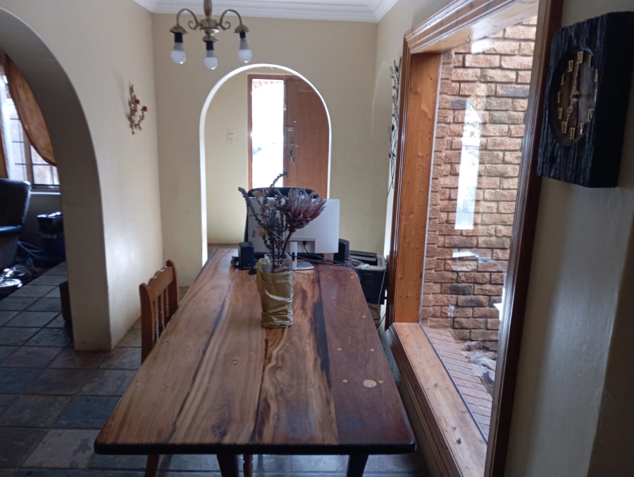 5 Bedroom Property for Sale in Victoria Park Western Cape